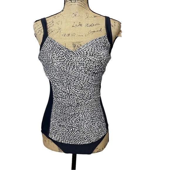 CROFT & Barrow Black and White One Piece Slimming Swimsuit Size 12 - Picture 2 of 12